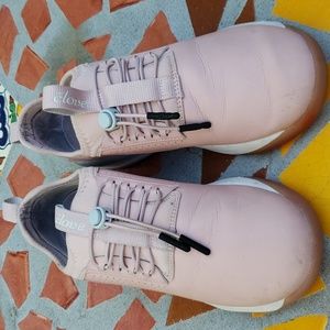 Clove Nursing Sneakers